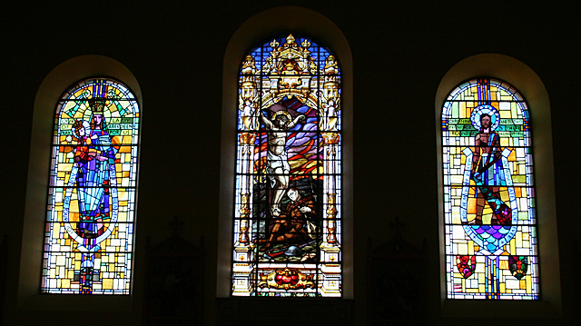 St Thomas Church, Keith. Left light Our Lady of Aberdeen and right light, St Andrew by Dom Ninian.